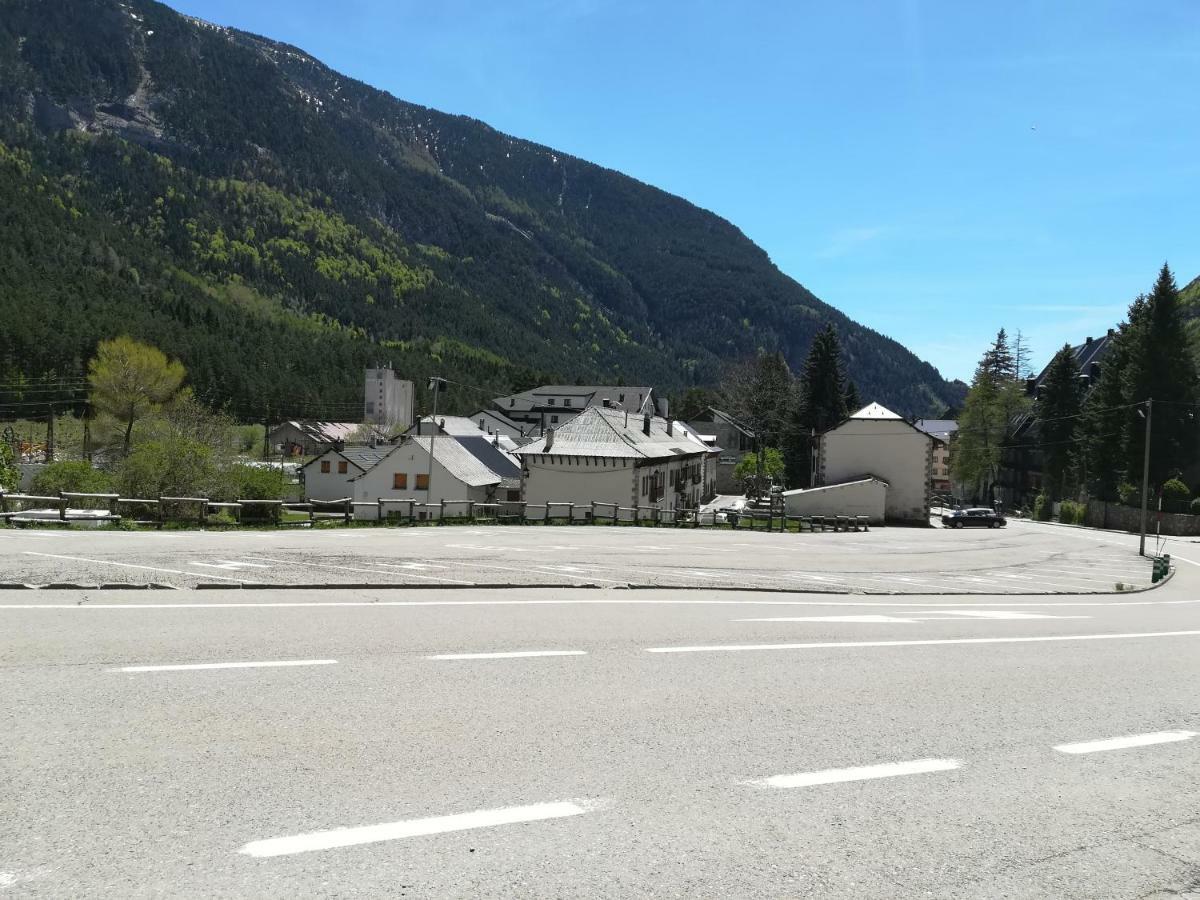 Aranones Apartment Canfranc Exterior photo